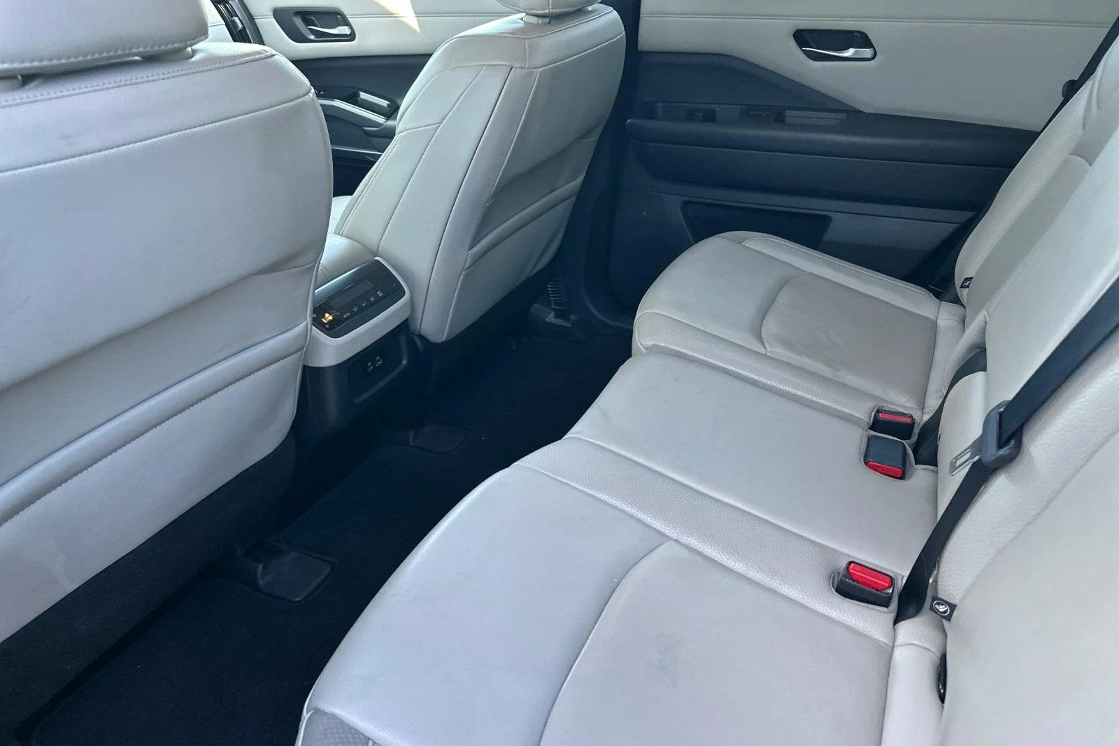 Used 2022 Pearl White Tricoat Nissan SL image 12
