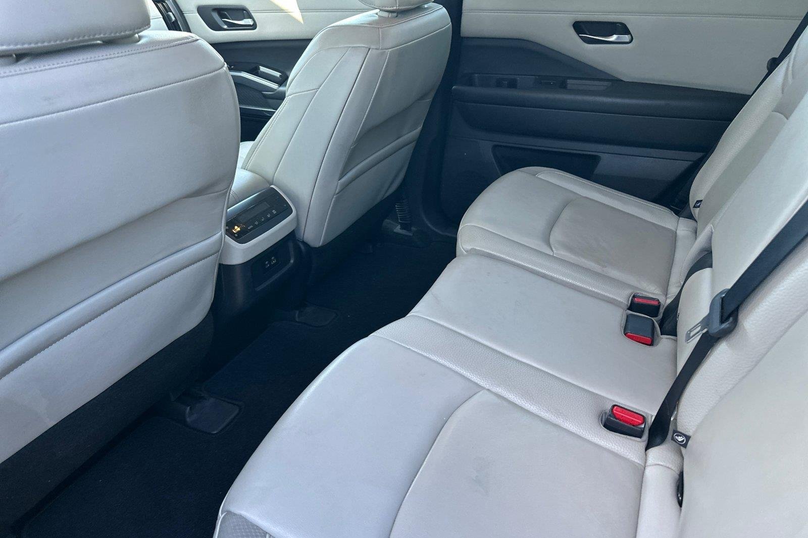 Used 2022 Pearl White Tricoat Nissan SL image 12