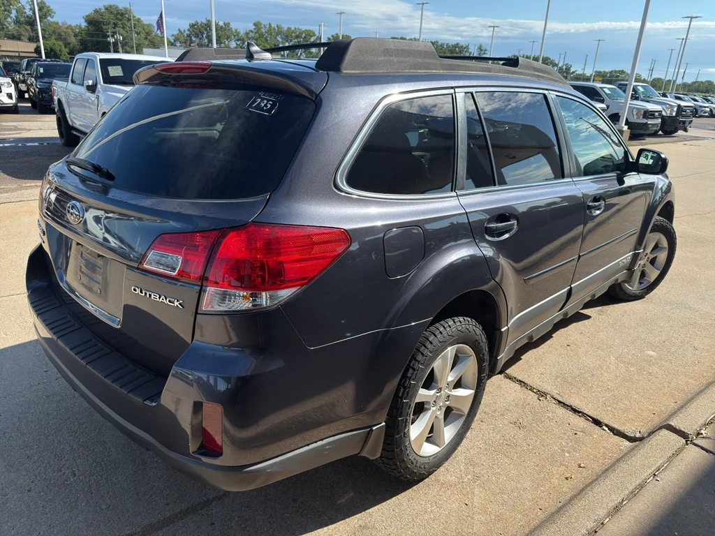 Used 2013  Subaru 2.5i Limited image 9