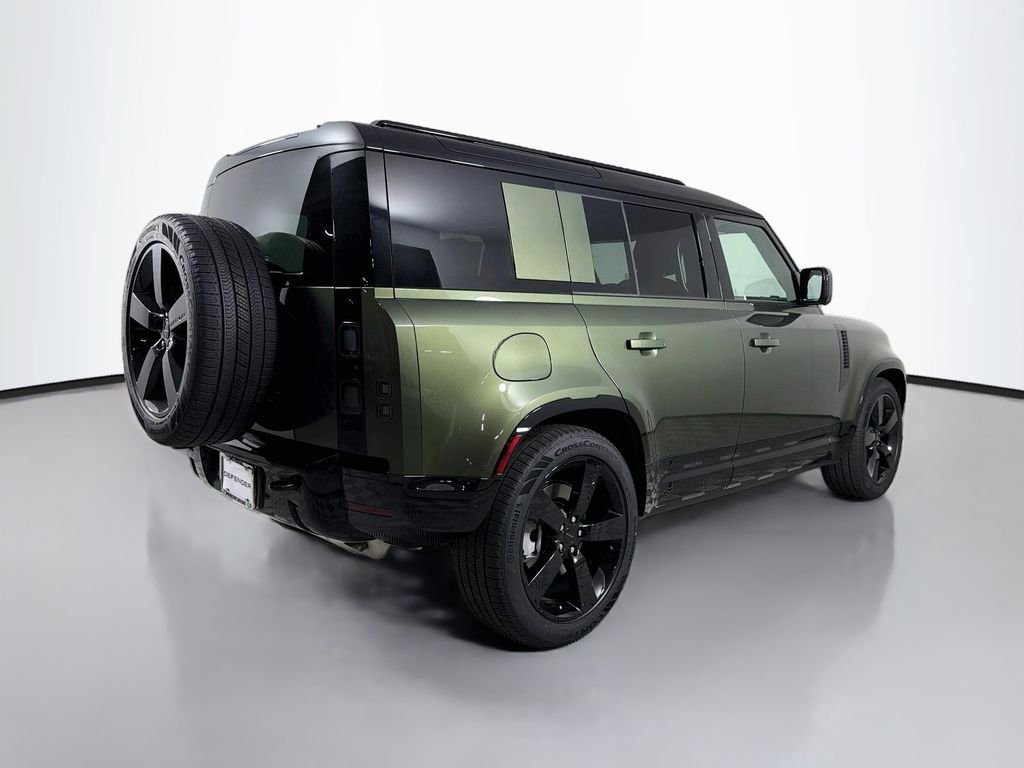 New 2026 Woolstone Green Land Rover X-Dynamic SE image 5