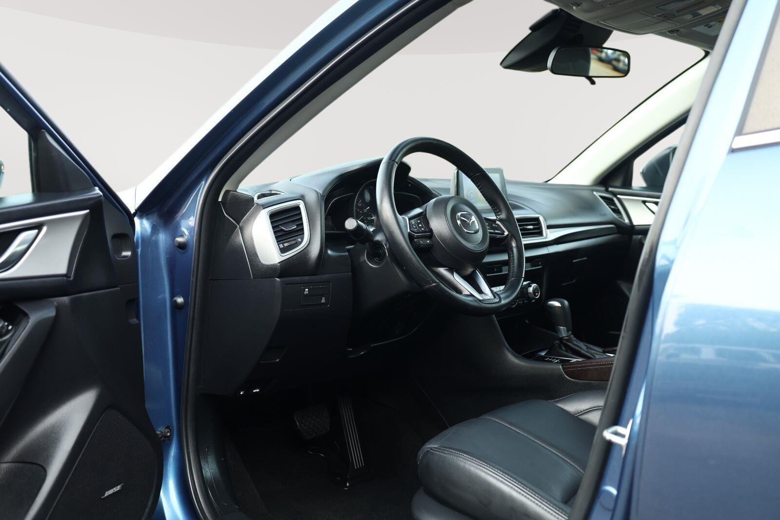 Used 2018 Eternal Blue Mica Mazda Touring image 12