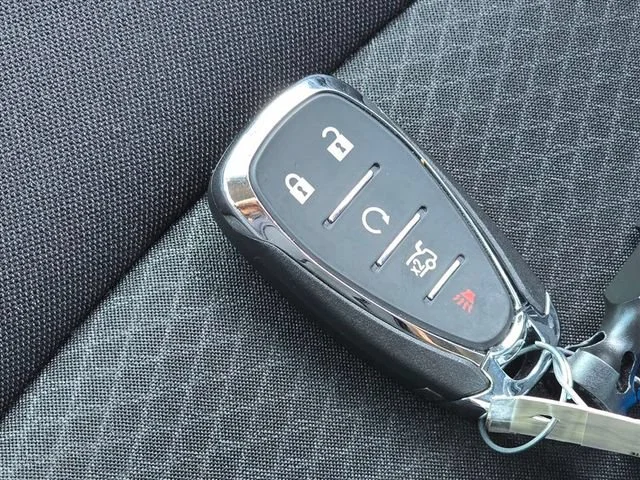 Used 2025 Summit White Chevrolet LS image 25