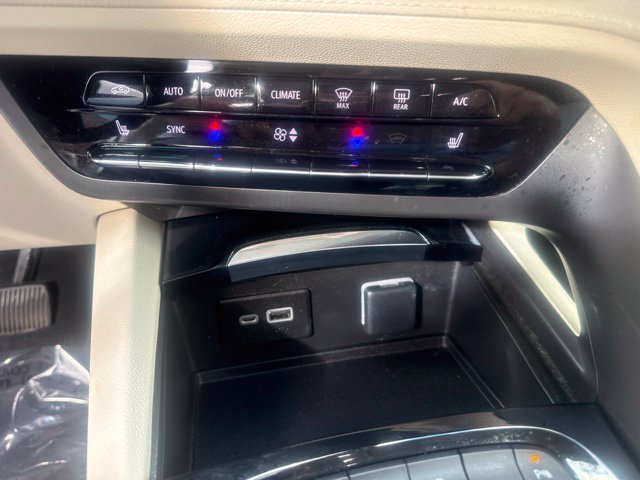 Used 2022 SUMMIT WHITE Buick Preferred image 16