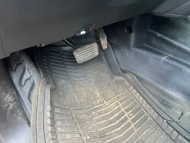 Used 2021  GMC Base image 32