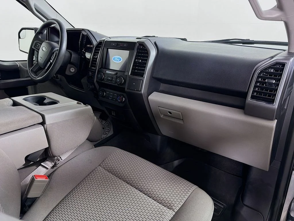 Used 2020  Ford XL image 24