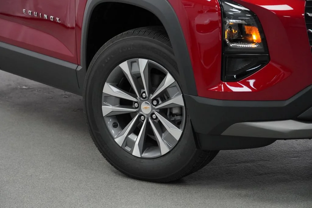 2027 Chevrolet Equinox LT - Photo 10