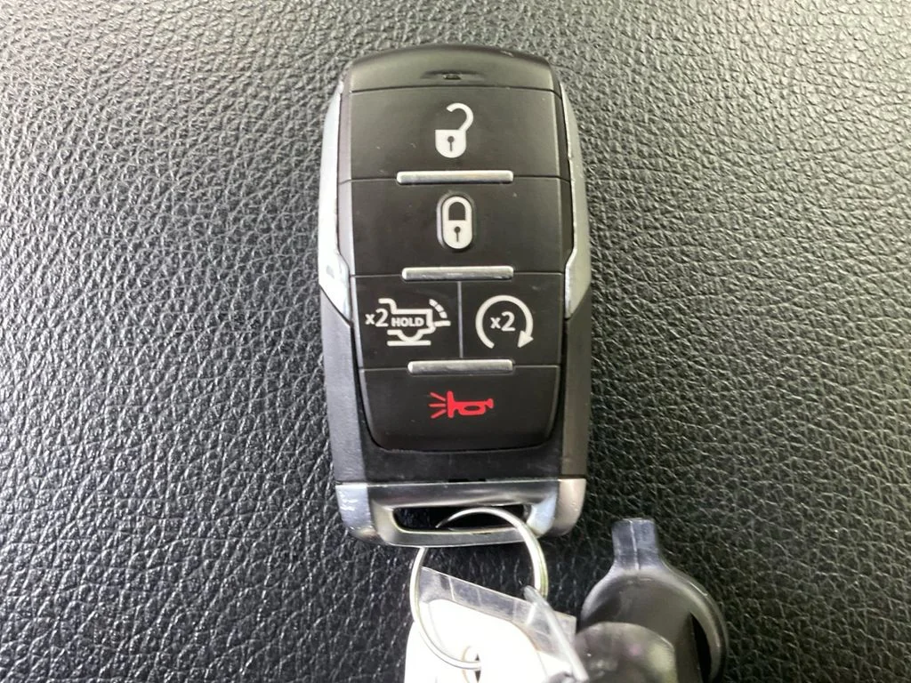Used 2025 White Ram Big Horn/Lone Star image 35