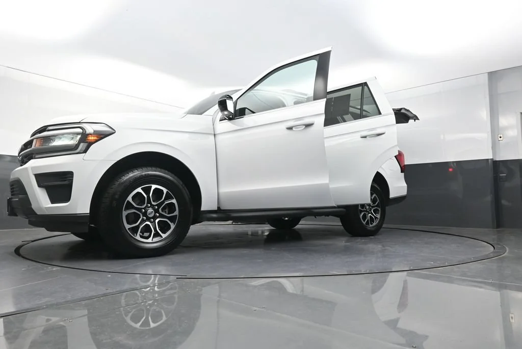 Used 2022 White Ford XL image 33