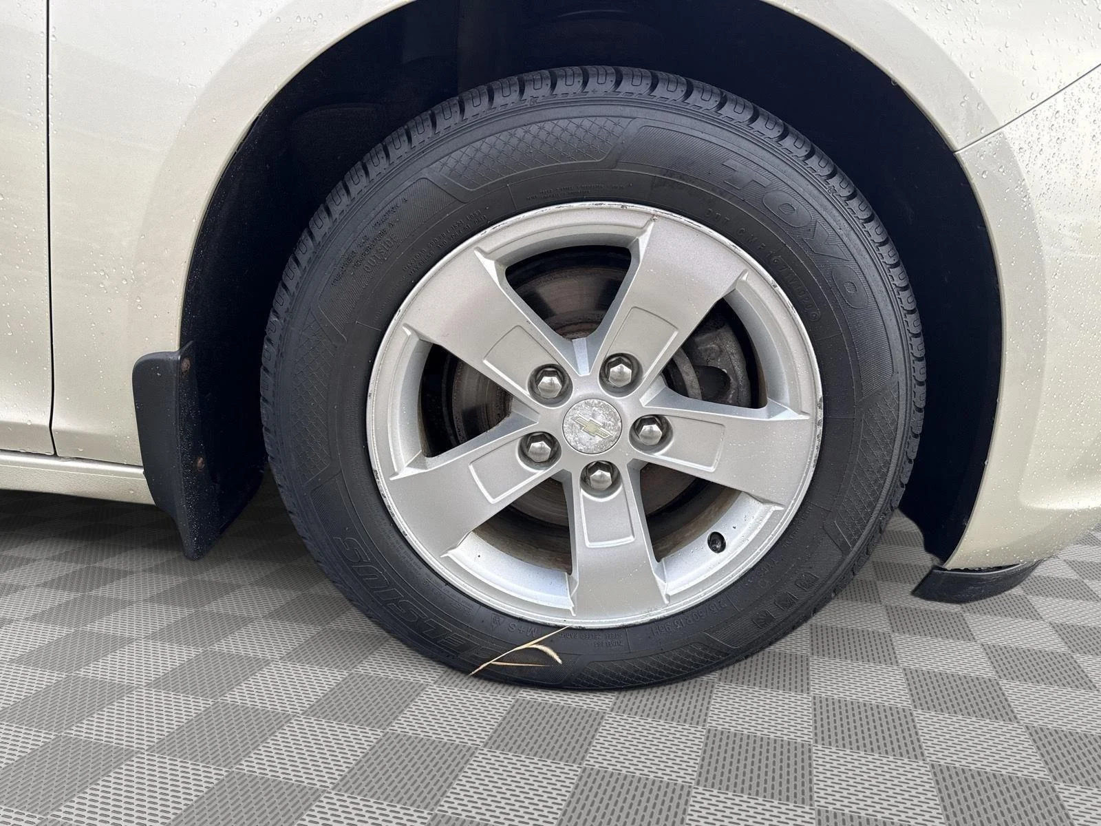 Used 2014 Champagne Silver Metallic Chevrolet LS image 15