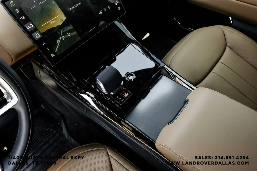 New 2026 Santorini Black Metallic Land Rover SE image 25