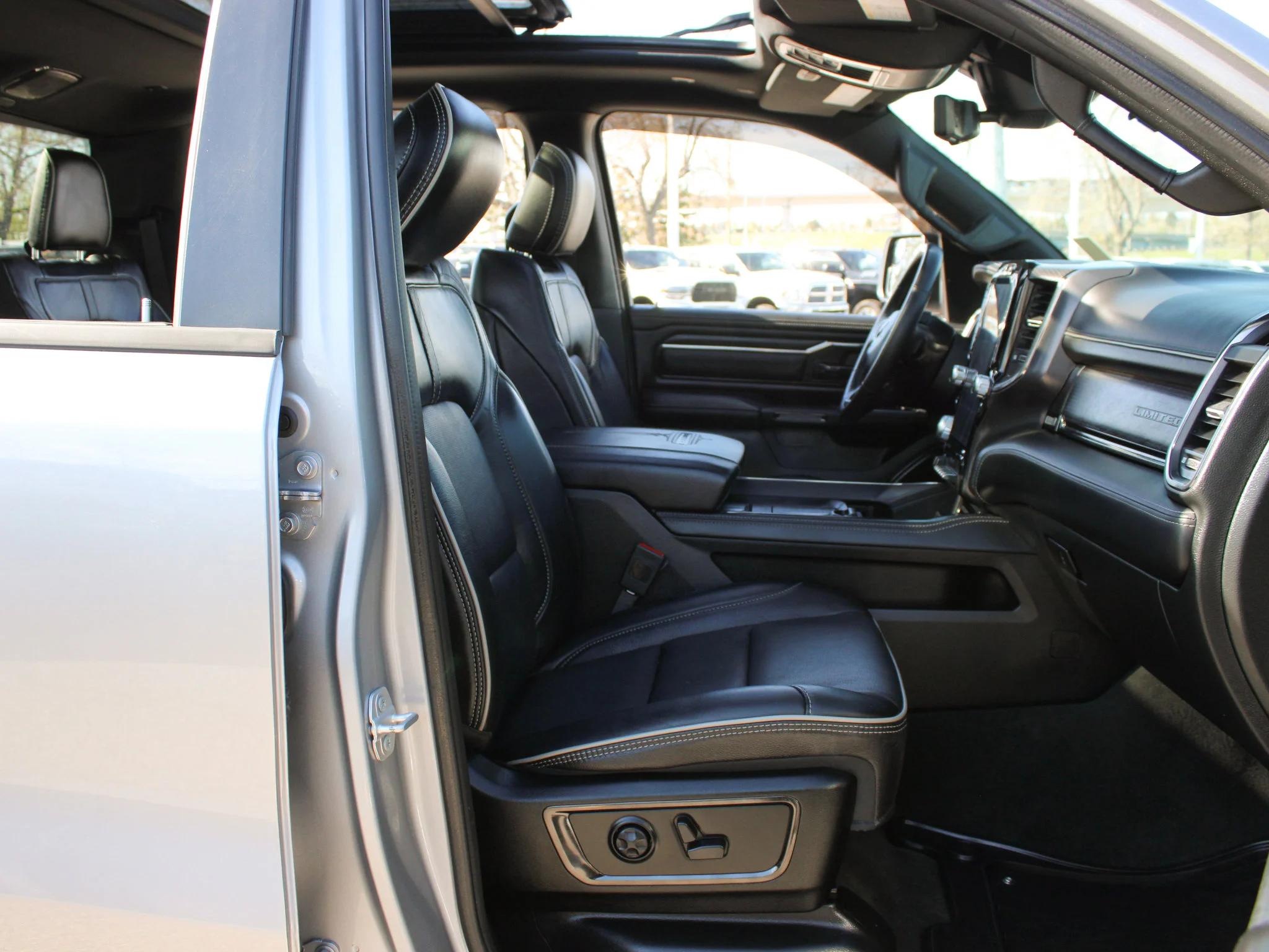 Certified Used 2024 Silver RAM Limited * No Accidents | HEMI V8 | Running Boards | Head-Up Display | 3.92 Axle Ratio | Navigation image 23