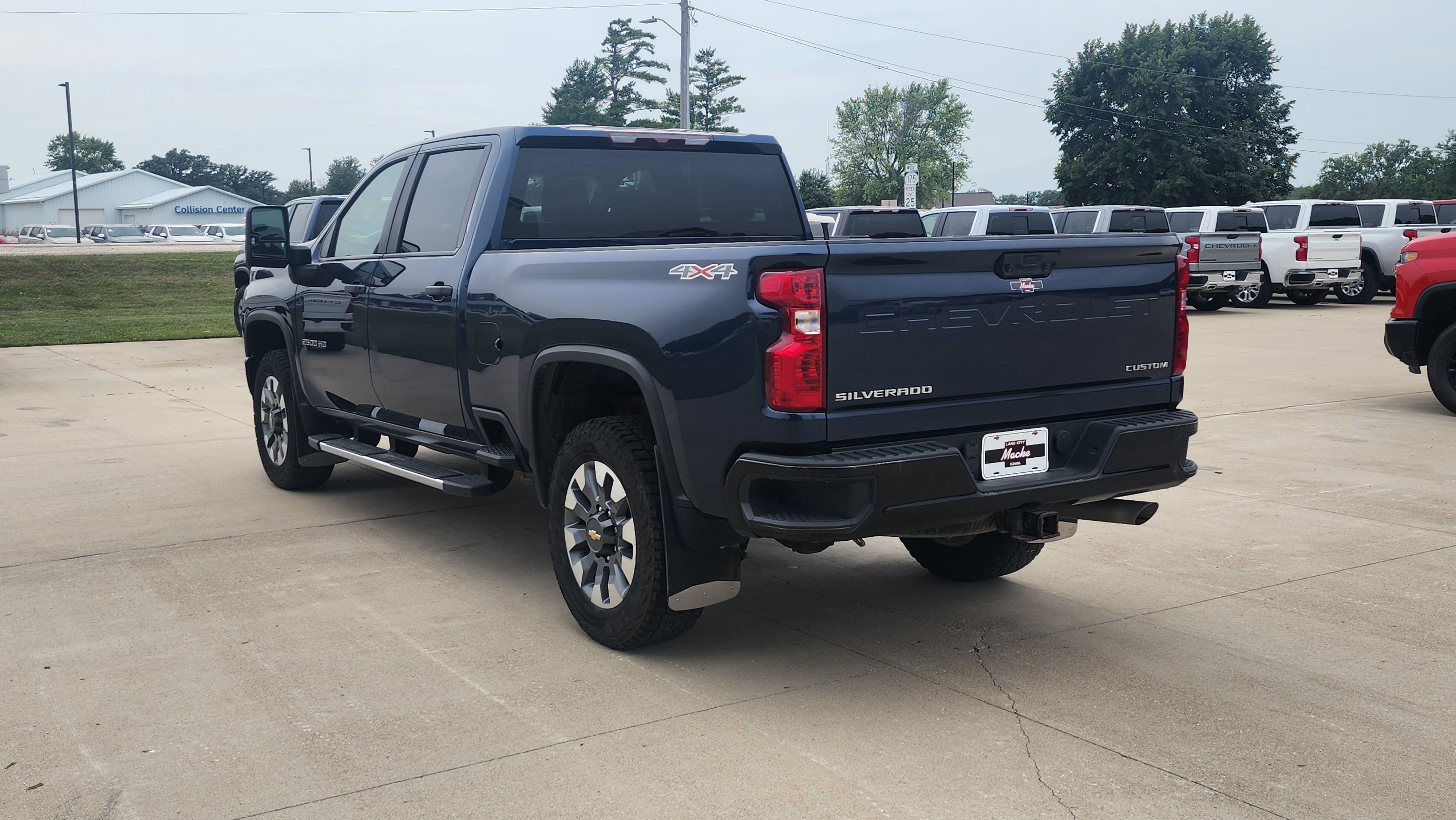 Used 2022 Northsky Blue Metallic Chevrolet Custom image 7