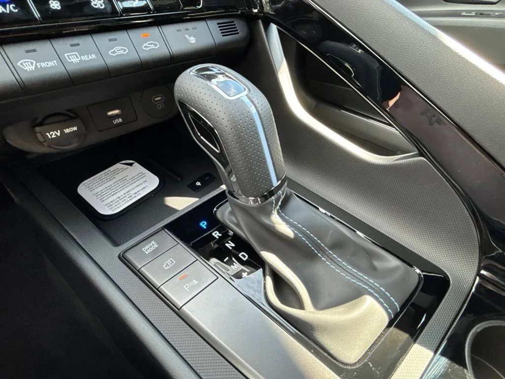 New 2026 White Hyundai Base image 32