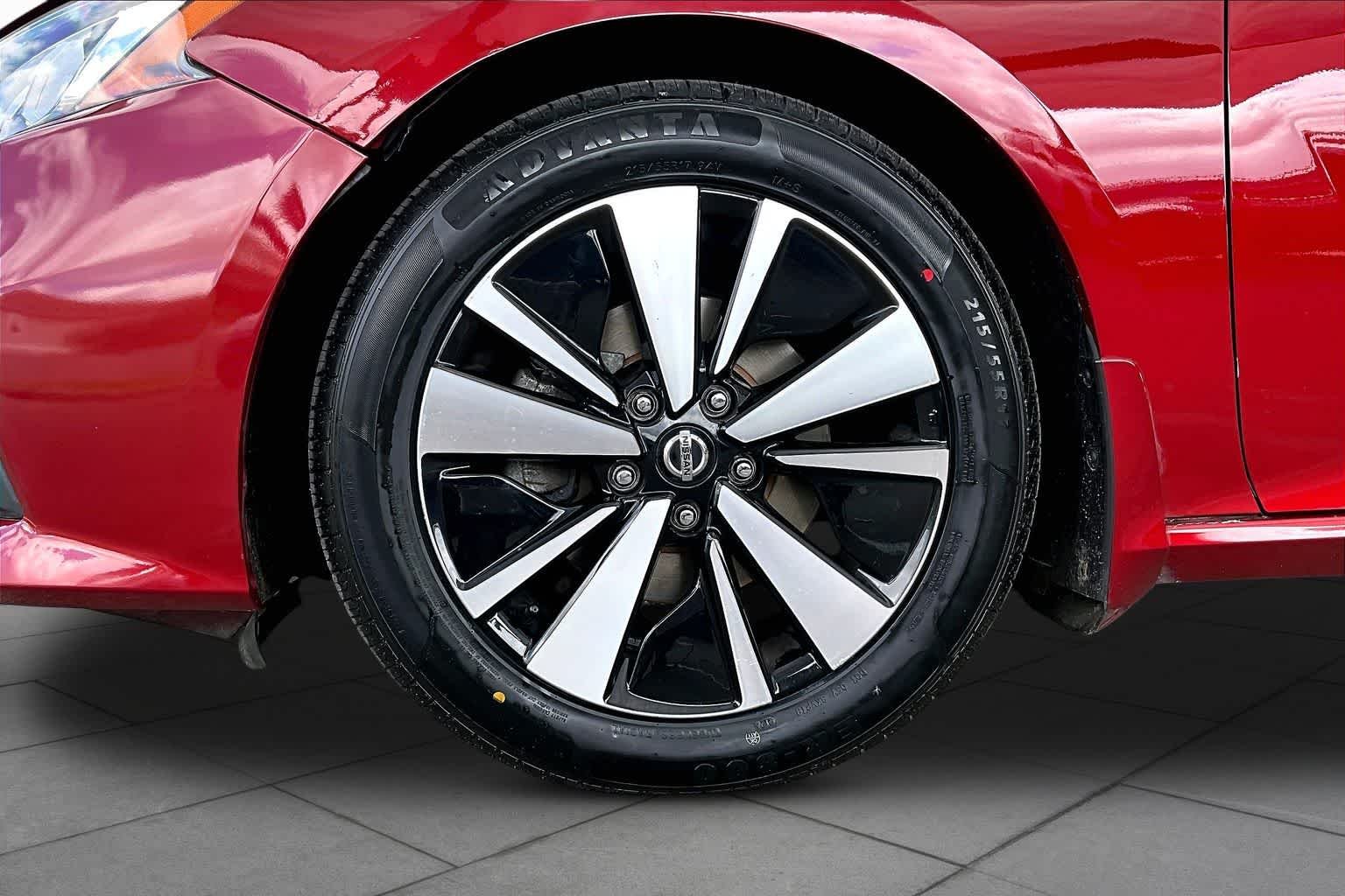 Used 2022 Scarlet Ember Tintcoat Nissan 2.5 SV image 20