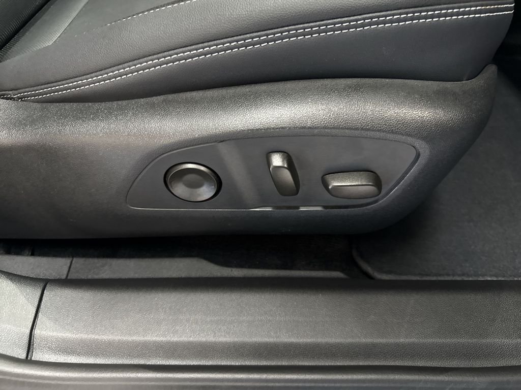 Used 2024 Summit White Chevrolet LT image 19