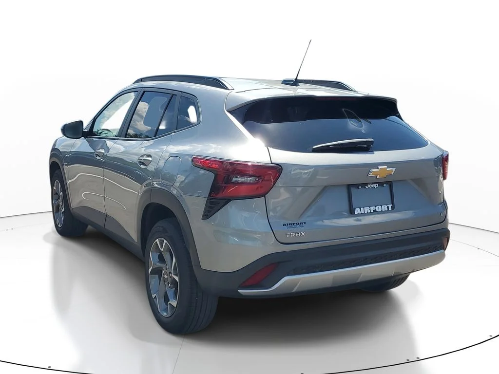 Used 2025 Gray Chevrolet LT image 4