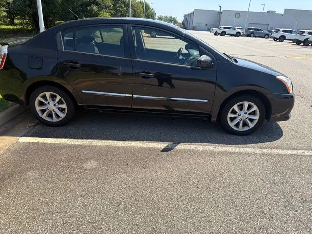Used 2011 Black Nissan 2.0 SL image 5
