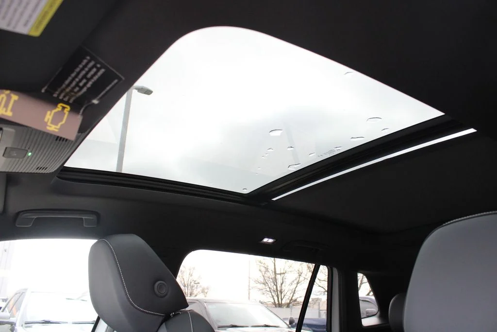 New 2026 White Volkswagen 2.0T SE R-Line Black image 5