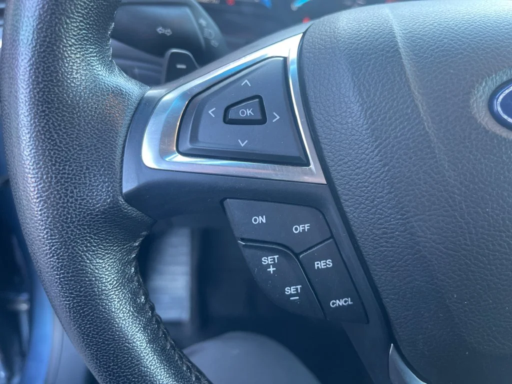 Used 2018 Blue Ford SEL image 21
