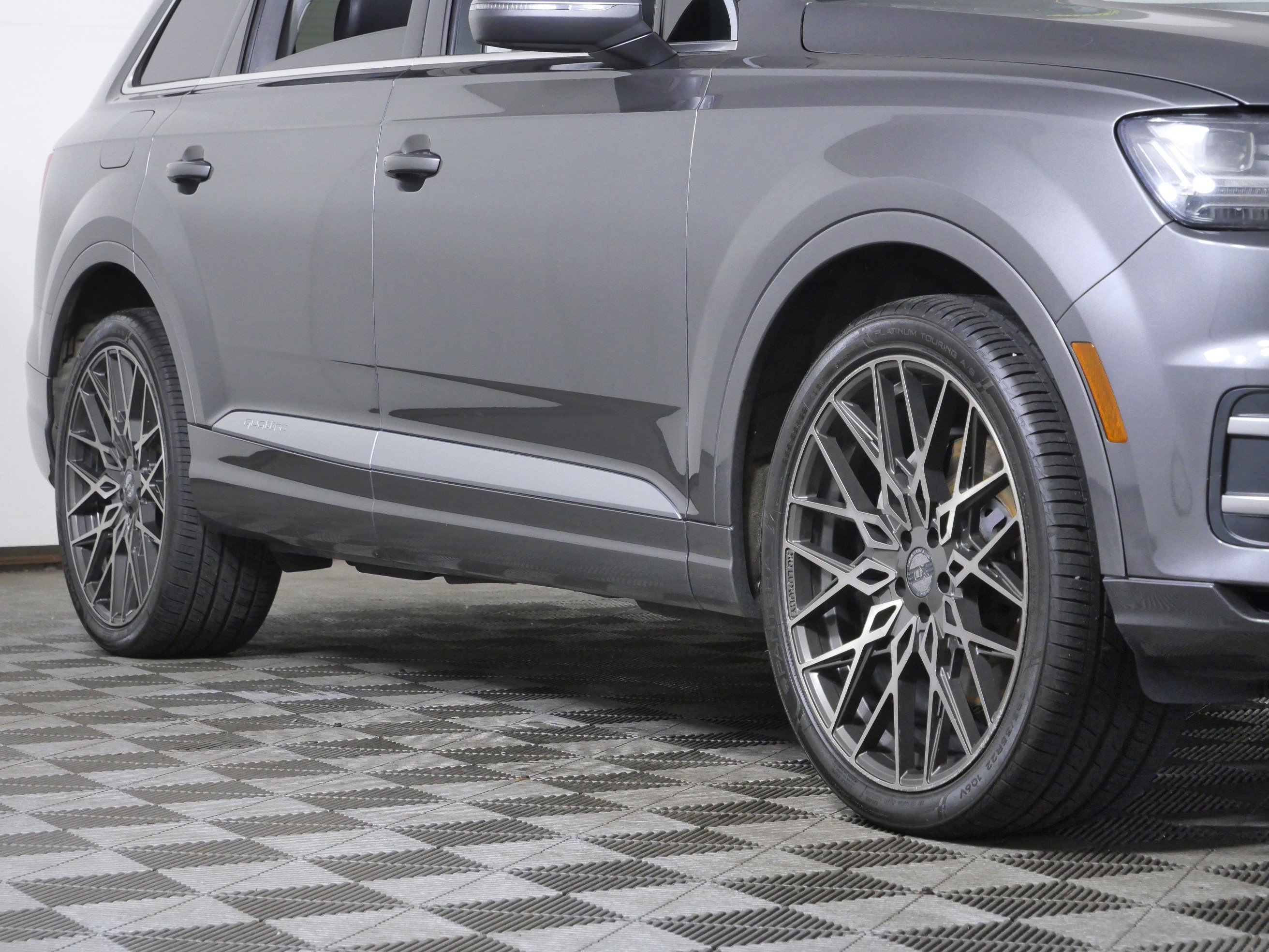 Used 2018 Audi Q7 Premium Plus with VIN WA1LAAF7XJD040157 for sale in Shakopee, Minnesota
