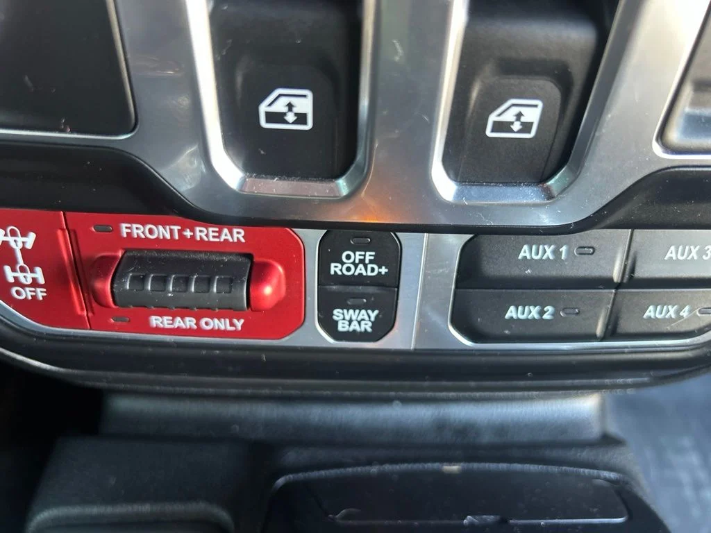 Used 2022 Crystal Metallic Jeep Rubicon image 14