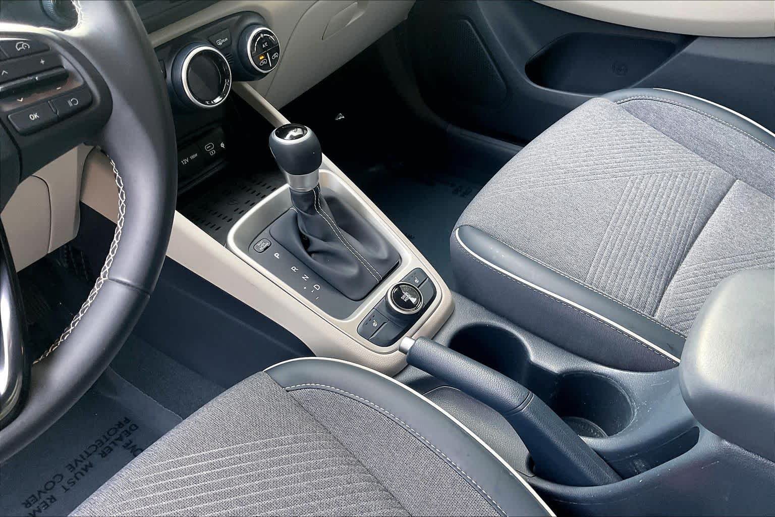 Used 2025 Denim w/White Roof Hyundai Limited image 17