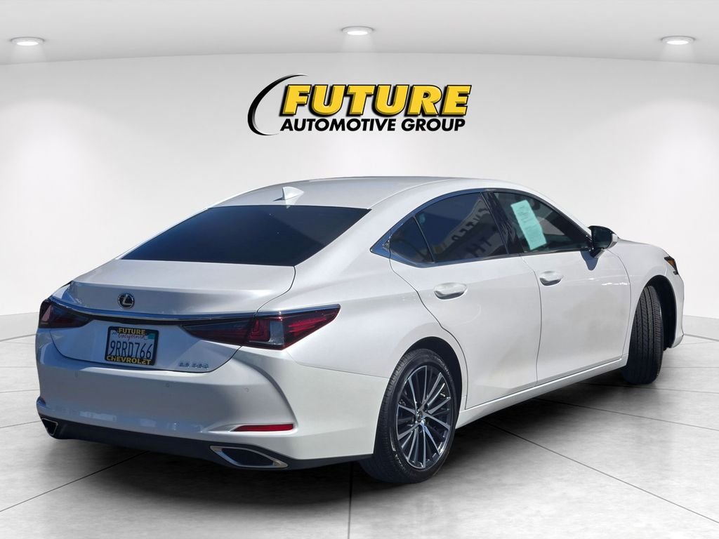 Used 2025 White Lexus 350 image 4