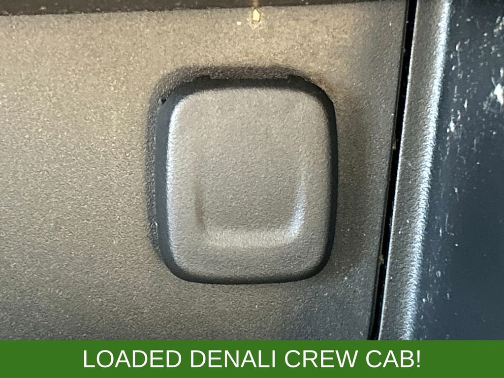 Used 2022 White GMC Denali image 27