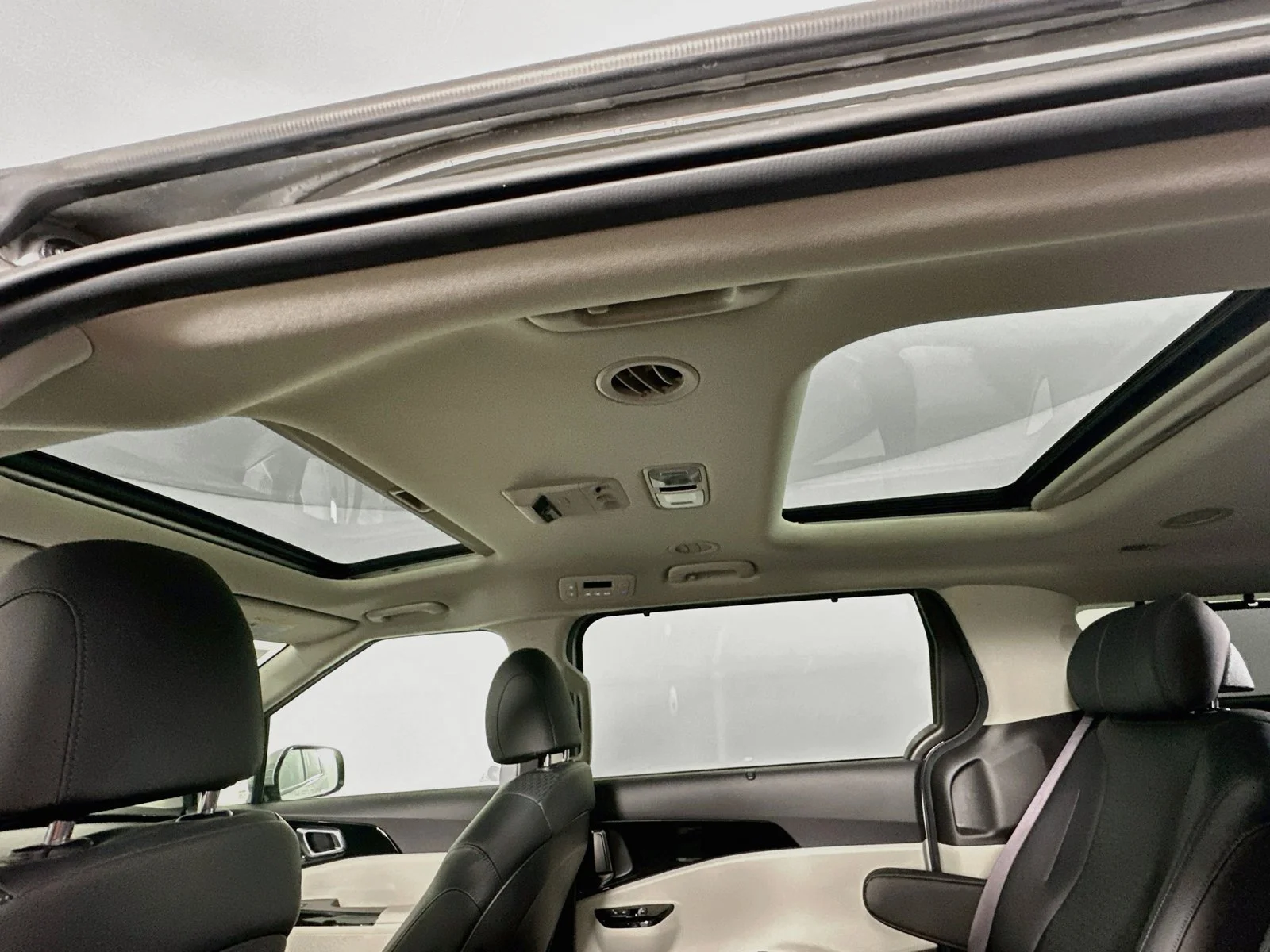 Used 2022 Ceramic Silver Kia SX Prestige image 22