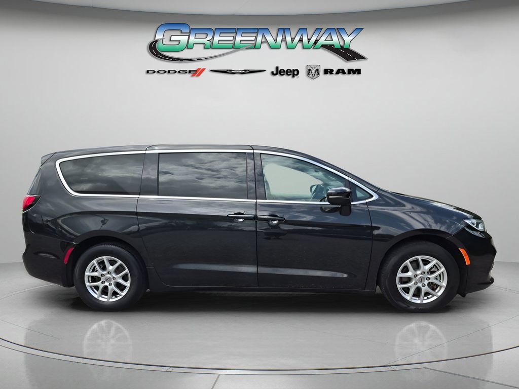 Used 2023 Brilliant Black Crystal Pearlcoat Chrysler Touring L image 4