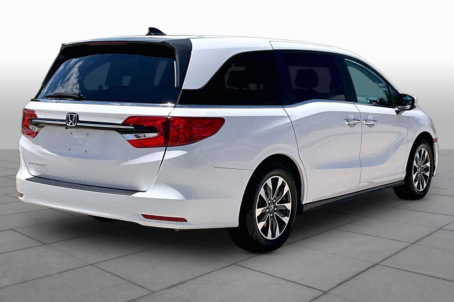 Used 2023 Platinum White Pearl Honda EX-L image 13