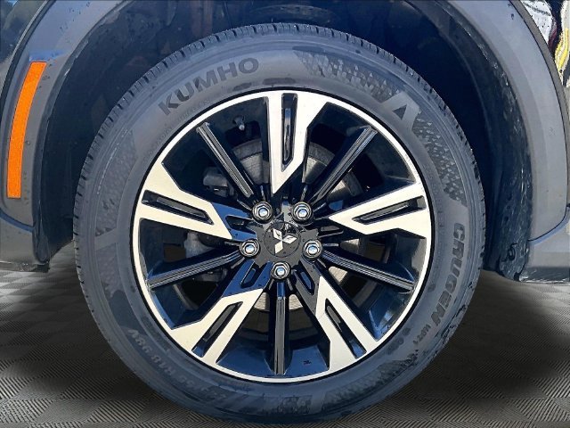 Used 2024 Black Mitsubishi SE image 9