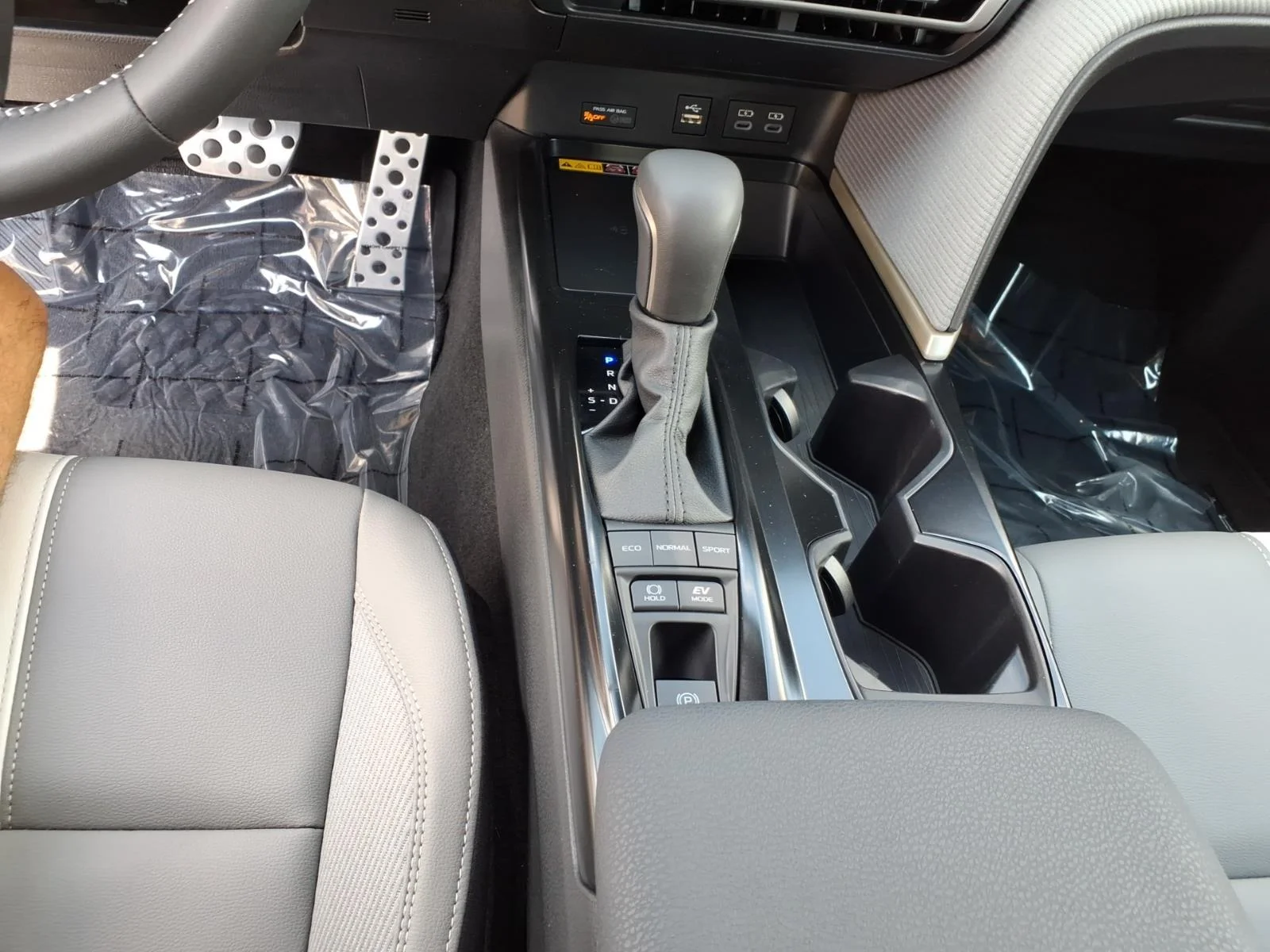 2025 Toyota Camry SE - Photo 15