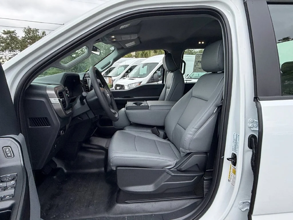 New 2026 Oxford White Ford XL image 9