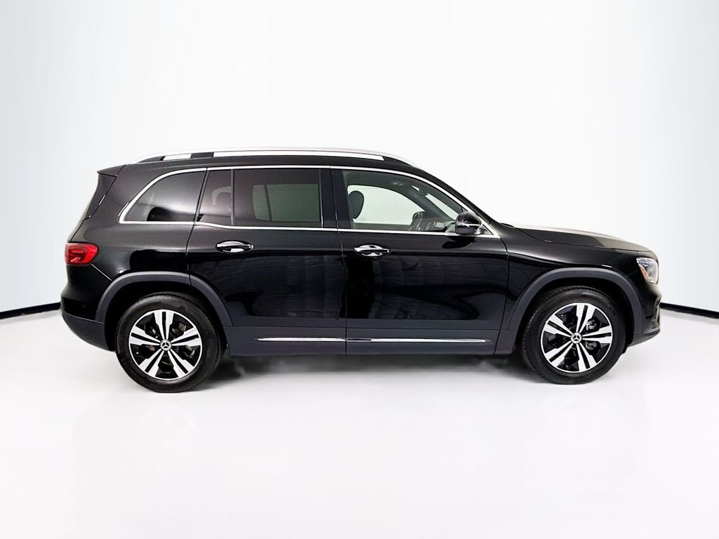 Used 2025 Night Black Mercedes-Benz GLB 250 image 4