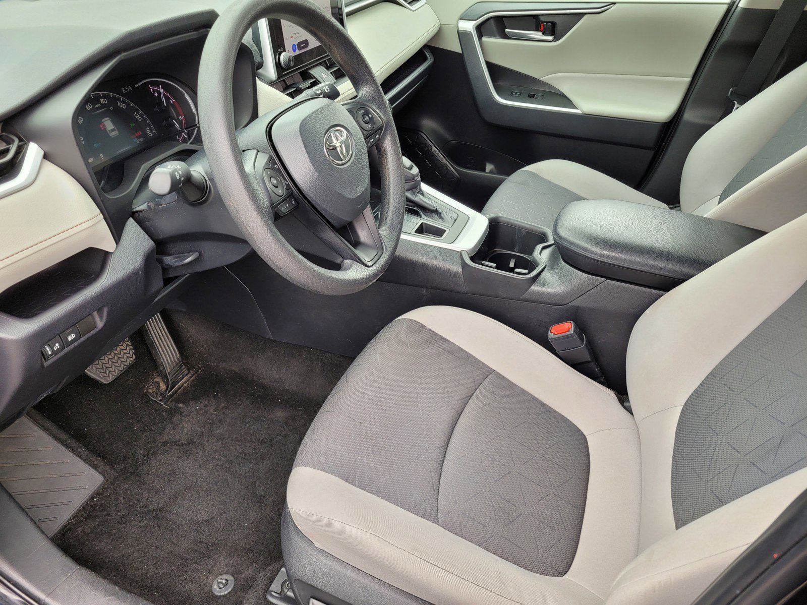 2024 Toyota RAV4 XLE - Photo 15