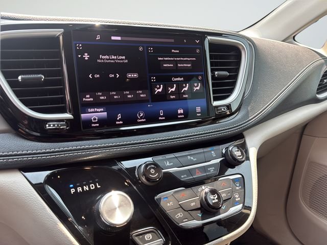 Used 2023 White Chrysler Touring L image 13