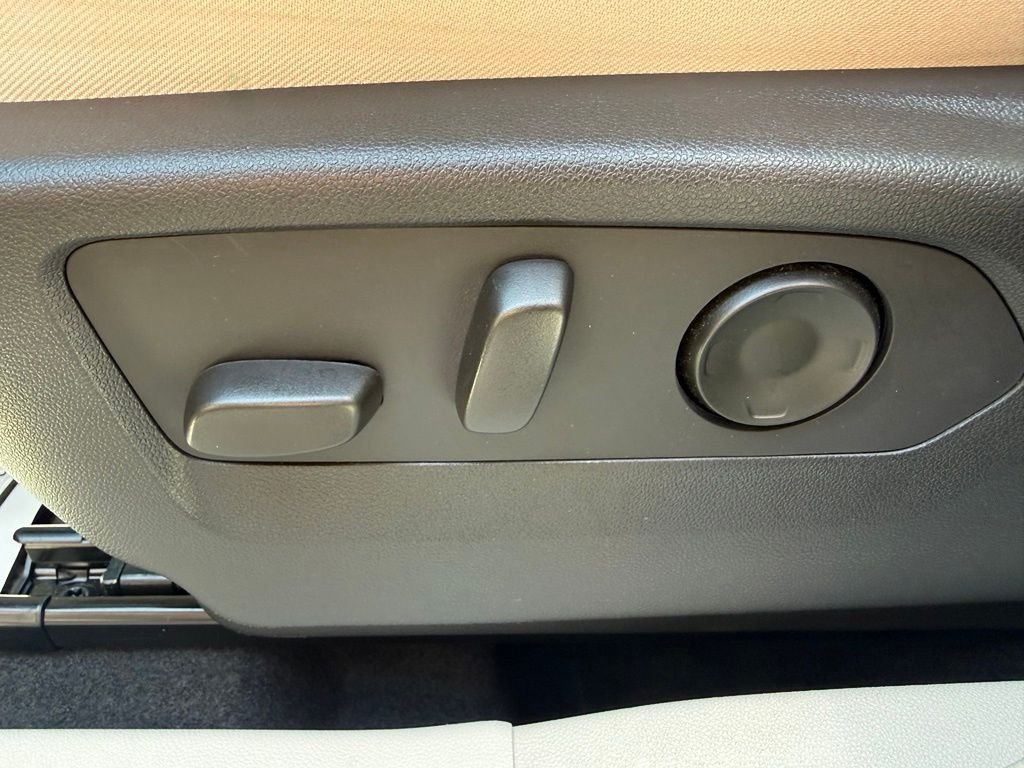 Used 2021 Red Buick Essence image 10