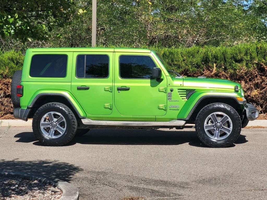 Used 2018 Mojito! Clearcoat Jeep Unlimited Sahara image 4