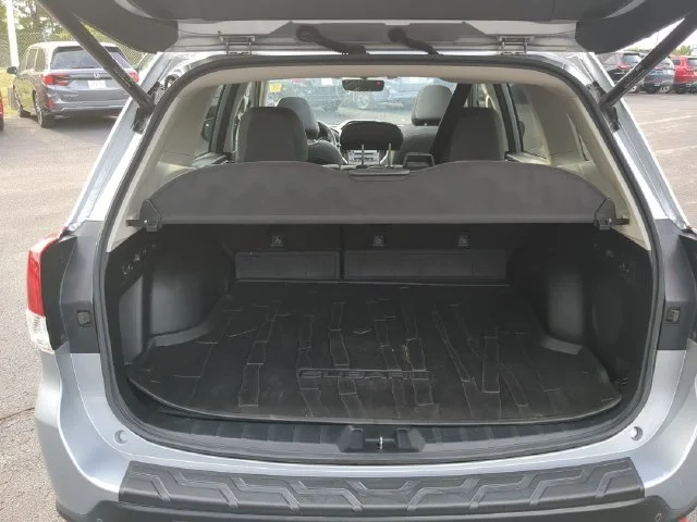 Used 2019 Ice Silver Metallic Subaru Touring image 8