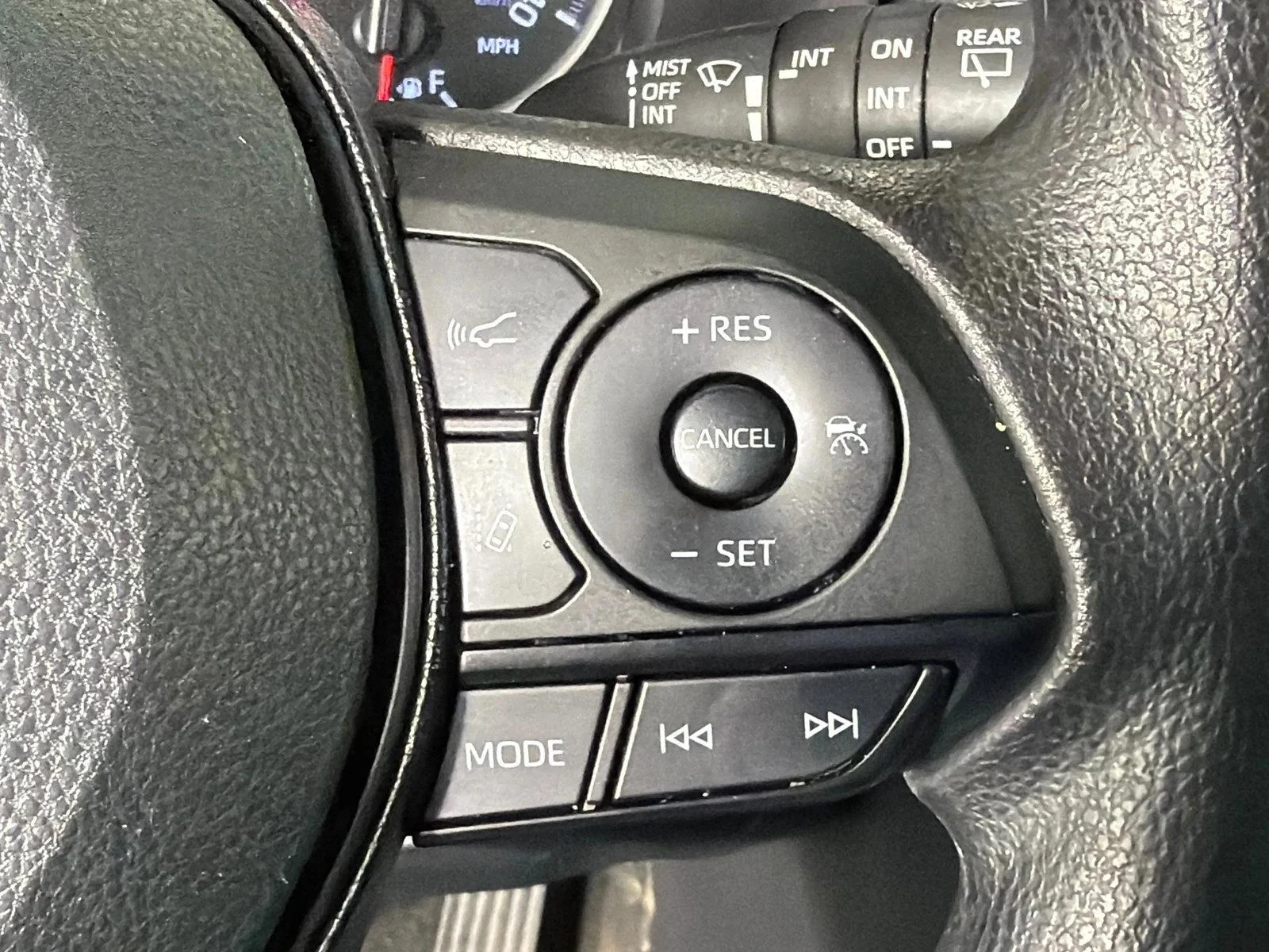 Used 2020 White Toyota XLE image 27