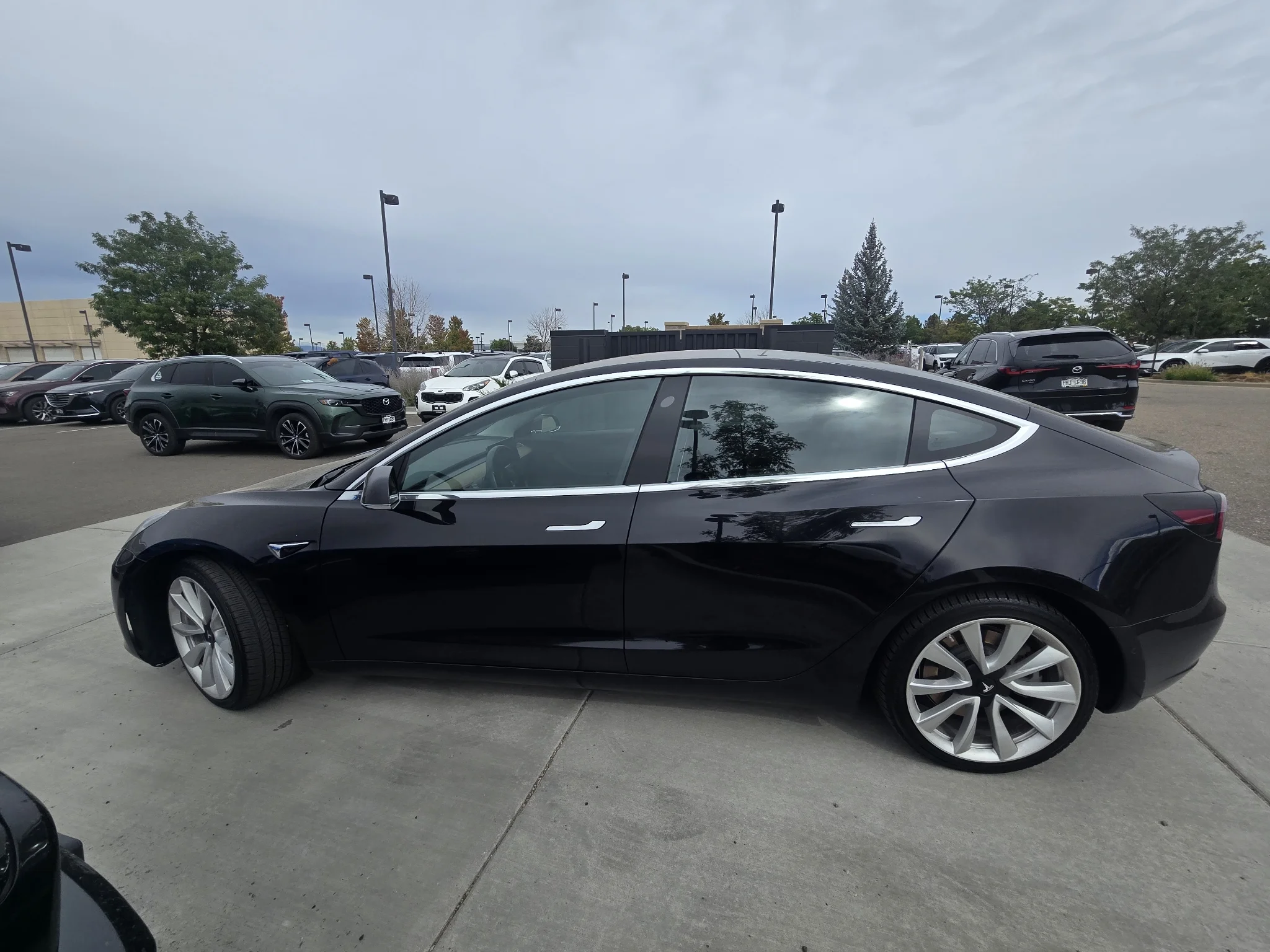 Used 2018 Deep Blue Metallic Tesla Long Range Battery image 2