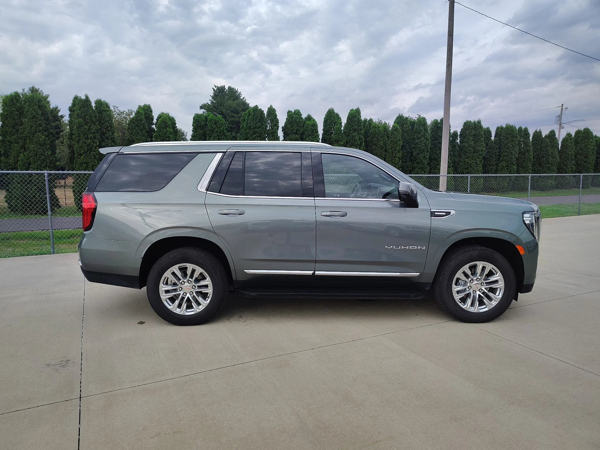 Used 2024 Frost GMC SLT image 3