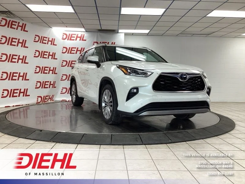 Used 2021 White Toyota Platinum image 1
