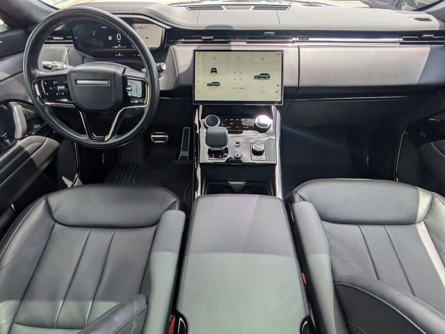 Used 2023 Black Land Rover SE Dynamic image 15