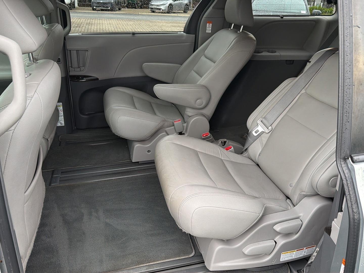 Used 2019 Celestial Silver Metallic Toyota XLE Premium 8-Passenger image 11