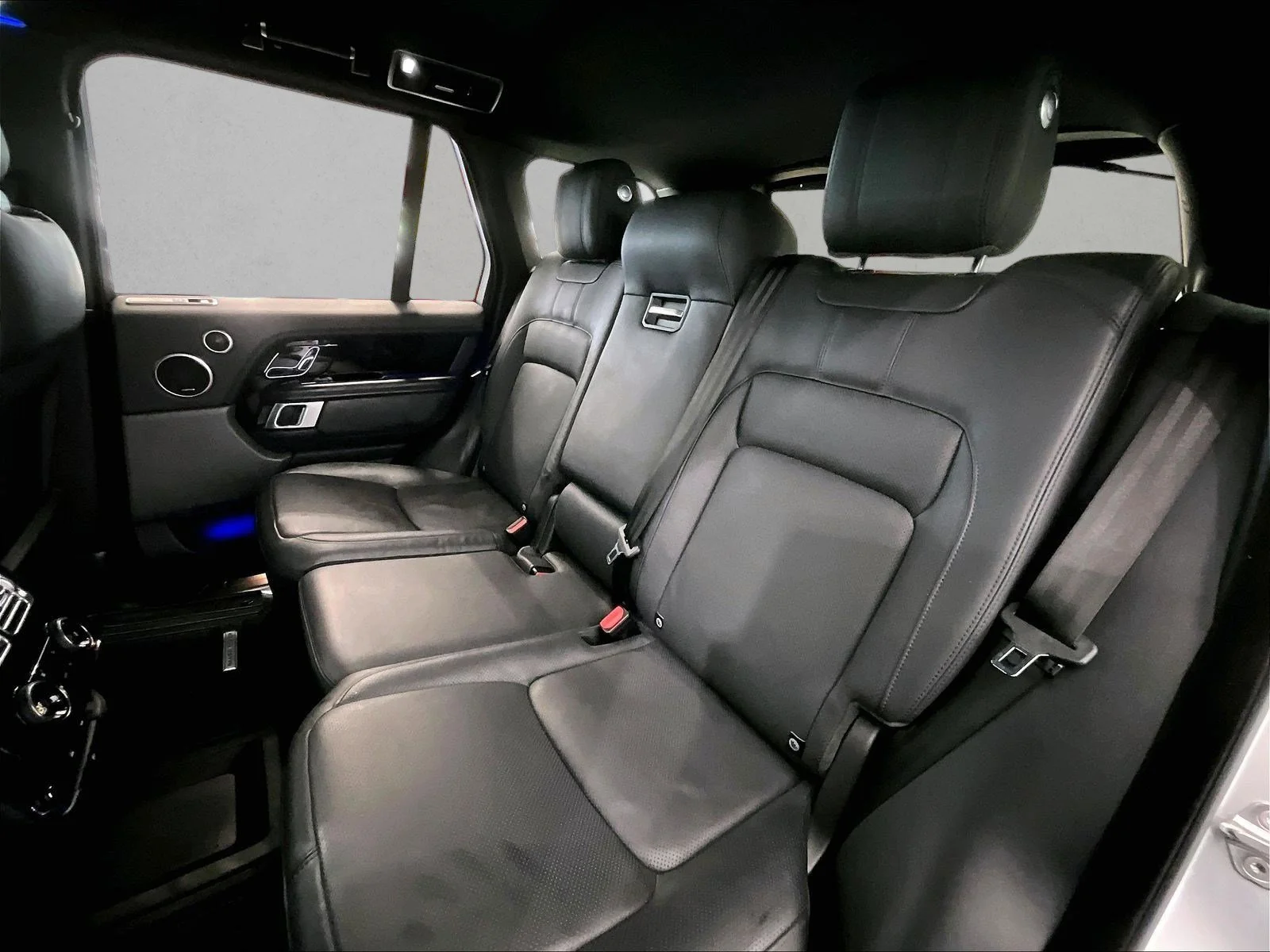 Used 2019 Indus Silver Metallic Land Rover  image 28