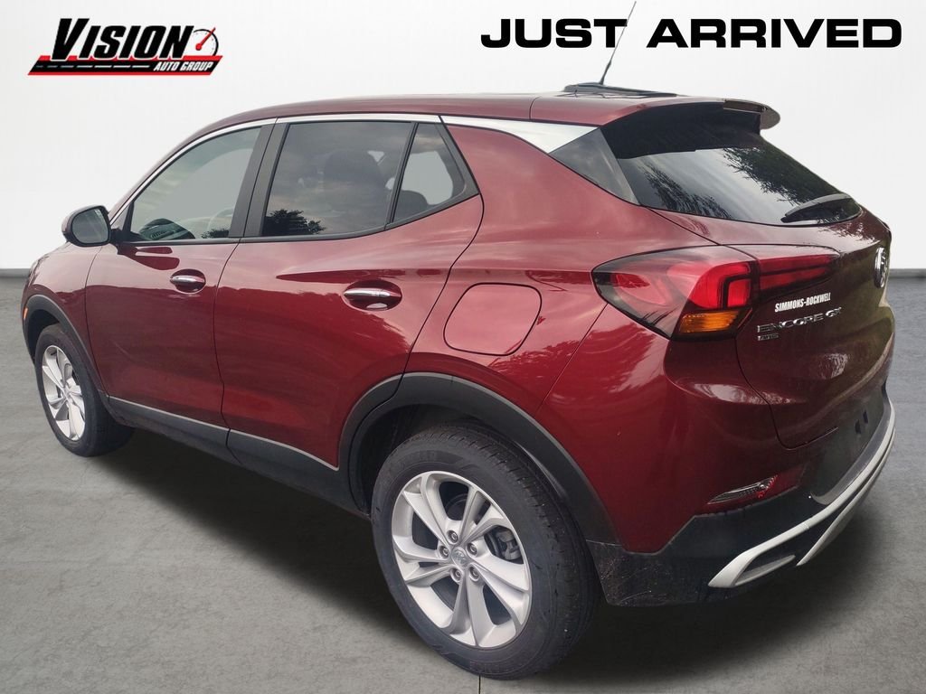 Used 2023 Red Buick Preferred image 3