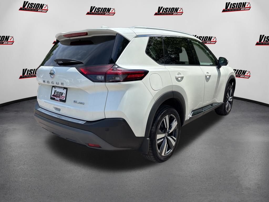 Used 2021 White Nissan SL image 5
