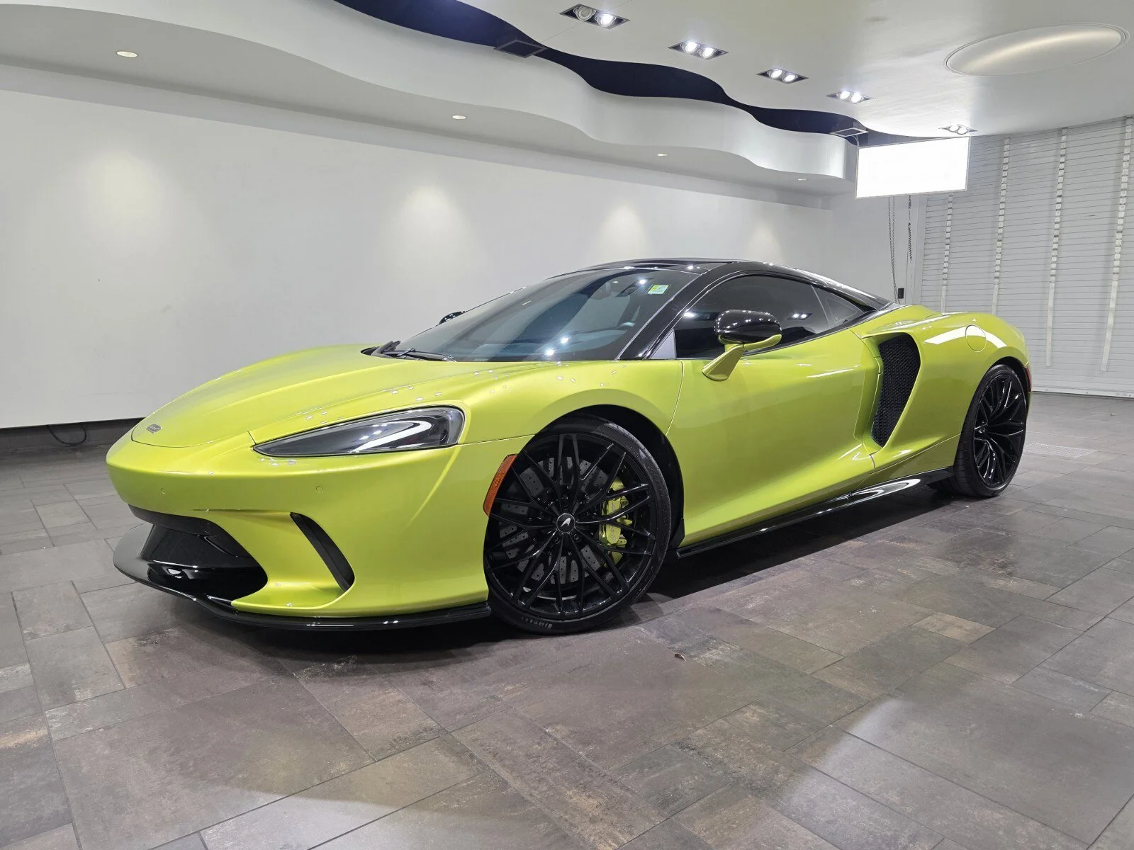 Used 2022 Flux Green McLaren  image 1